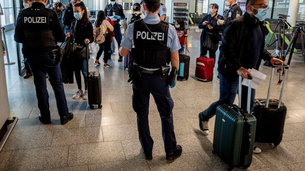 Photo of Deutschland verlangt staatliche Tests für ungeimpfte Reisende