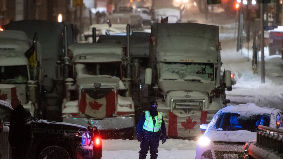 Canadian police start arresting protesters in Ottawa