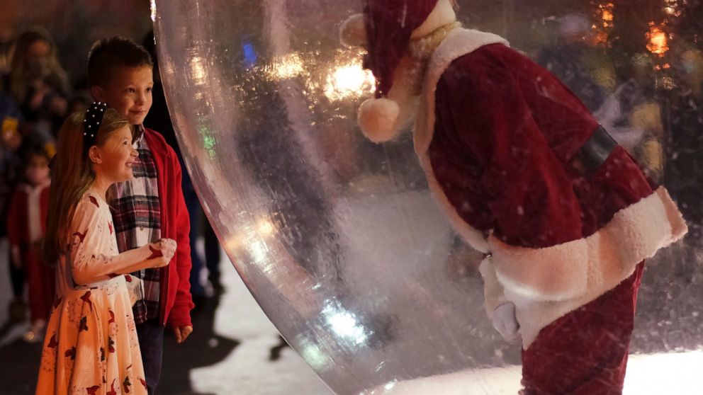 Seeing Santa safely: A salve at the end of a tumultuous year - Vimarsana News