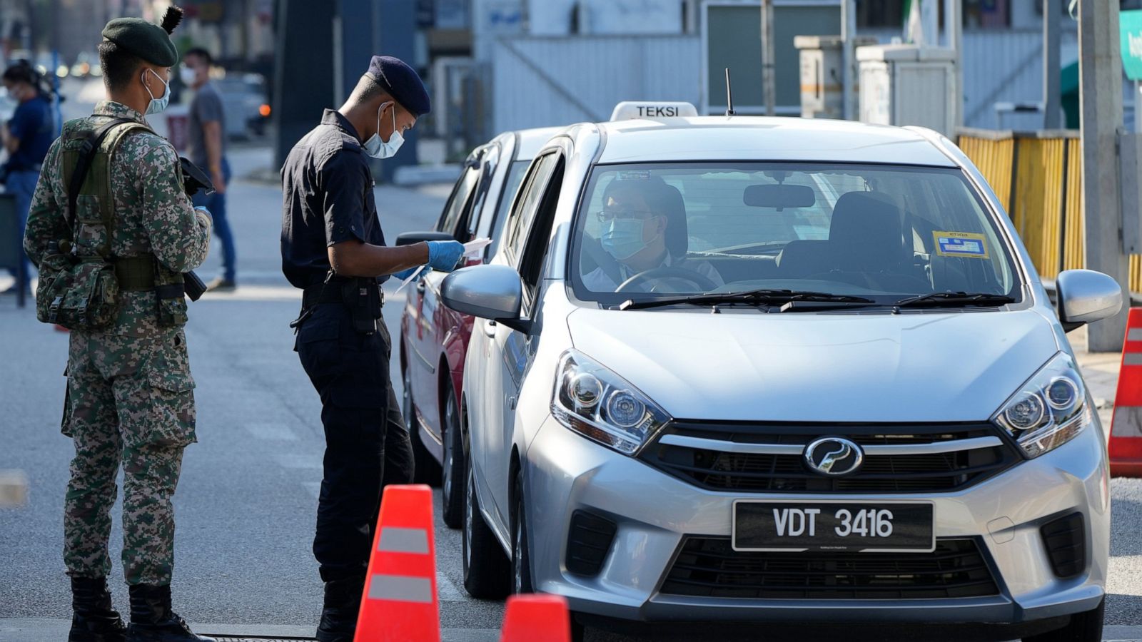 businesses shut as malaysia enters second virus lockdown abc news