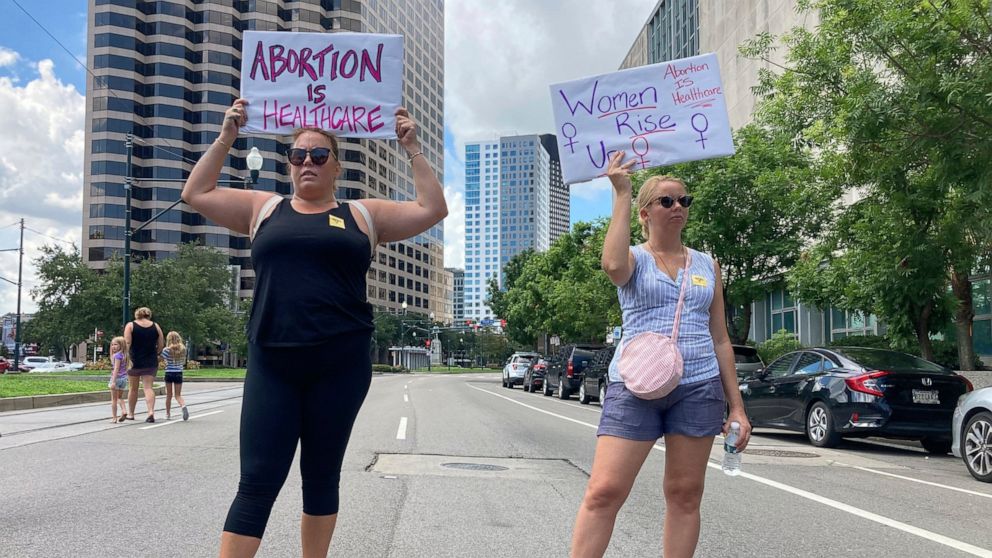 Un juge d’État empêche la Louisiane d’appliquer l’interdiction de l’avortement