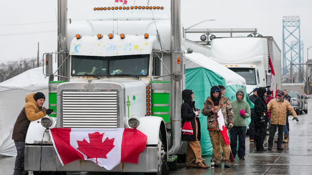 Canada border blockade clearing peacefully as police move in