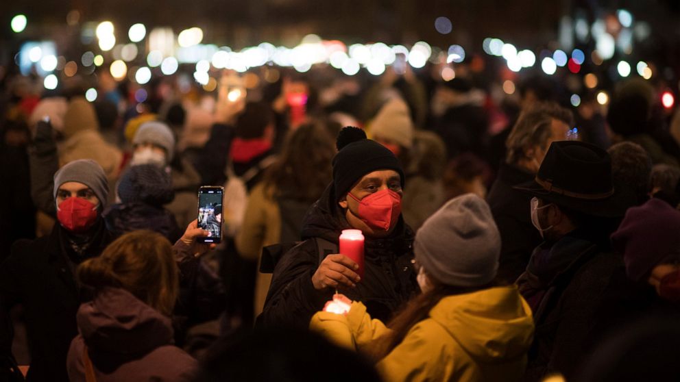 Vienna commemorates pandemic victims with a 'sea of lights'