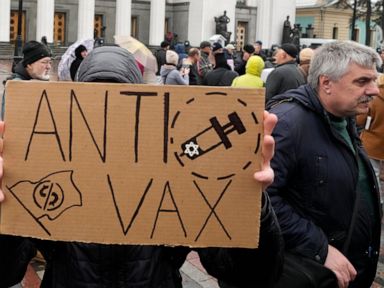  Ukrainians protest against vaccination as COVID cases soar