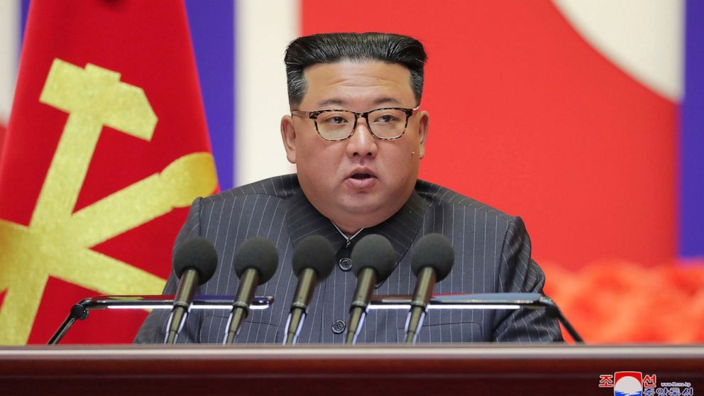 La Corée du Nord voit des cas suspects de COVID-19 après avoir revendiqué la victoire