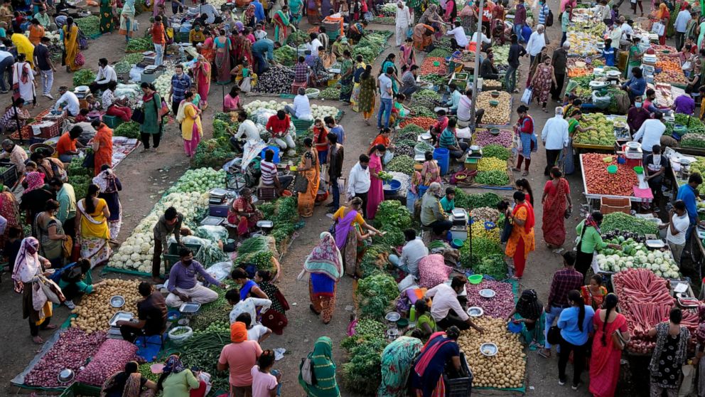 La vie en Asie du Sud revient à la normale alors que les cas de COVID diminuent