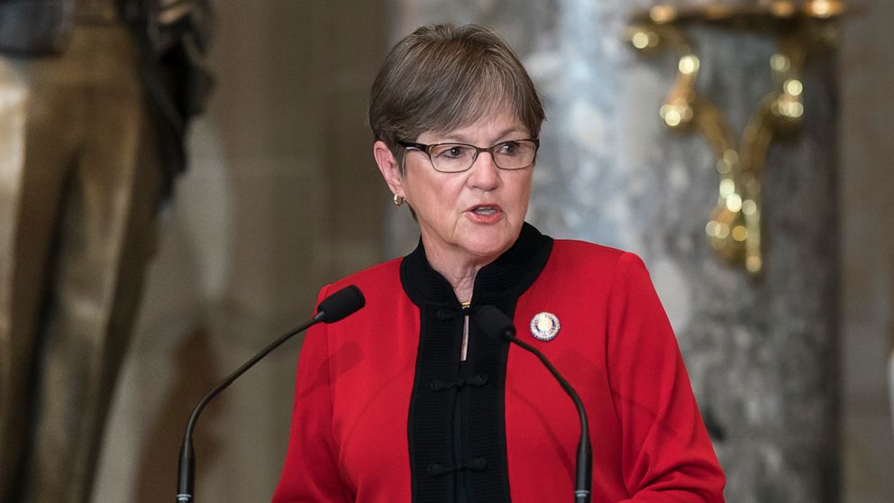 Le gouverneur du Kansas salue le vote sur l’avortement mais se concentre sur l’économie