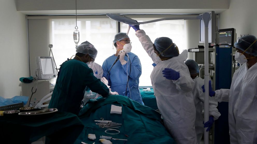 AP PHOTOS: Mumbai doctor recounts harrowing COVID-19 surge