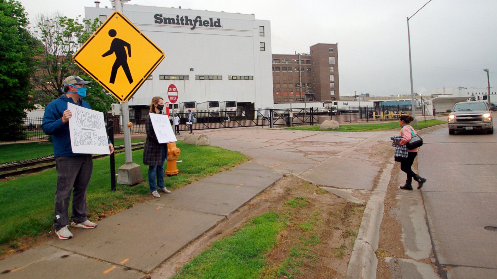 Union Vote Authorizes Strike At South Dakota Pork Plant Abc News