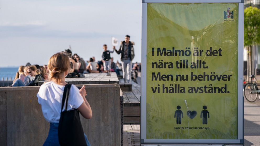 Swedish lawmakers honor virus victims; citizens denied entry thumbnail