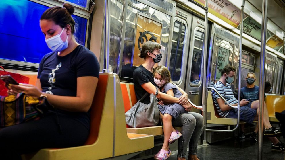 New York supprime l’obligation de porter un masque dans les transports en commun