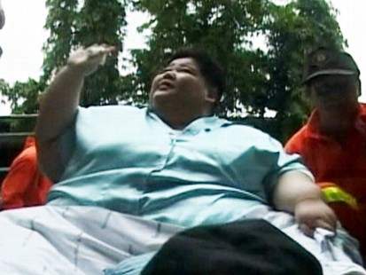 VIDEO: A forklift helps a Thai woman leave her apartment for medical treatment.