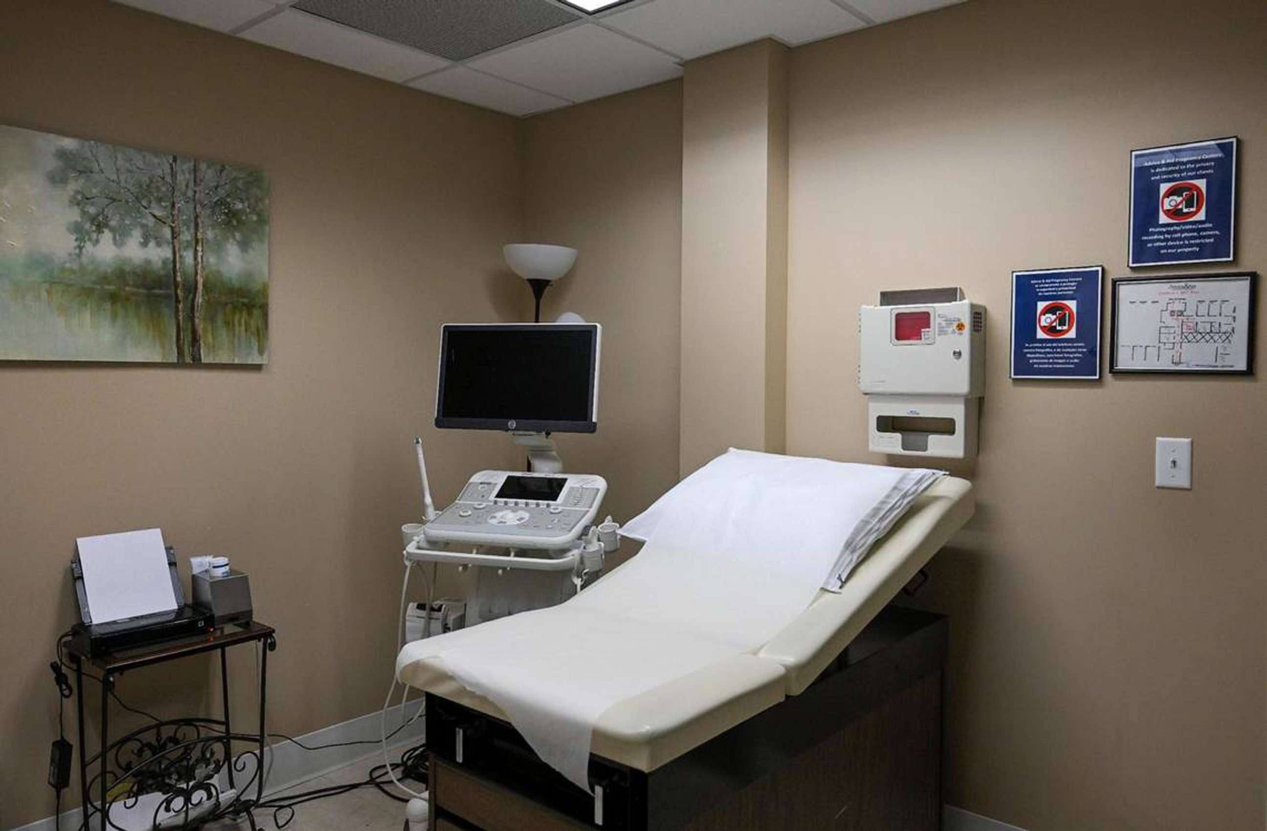 PHOTO: File image where a medical bed sits in an examination room.