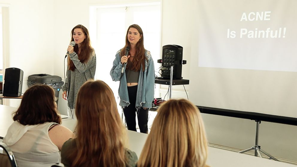 PHOTO: Nina and Randa Nelson speak to California college students about their six-week diet plan for acne.