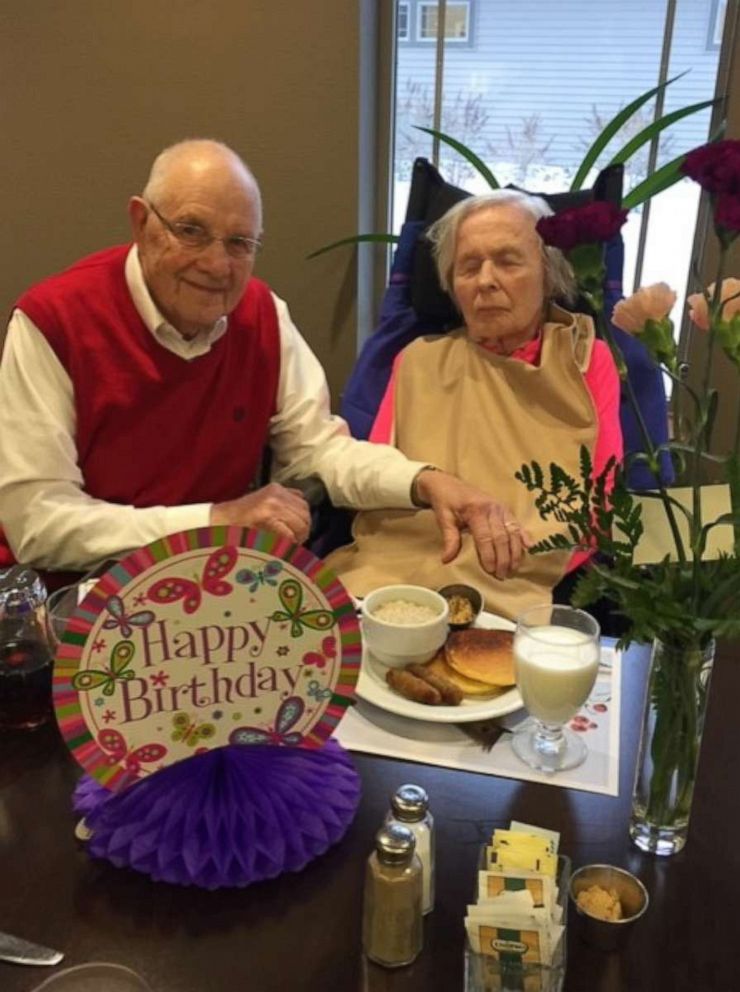 PHOTO: Before the coronavirus outbreak, Ken Gregersen would visit his wife three times a day at her nursing home.