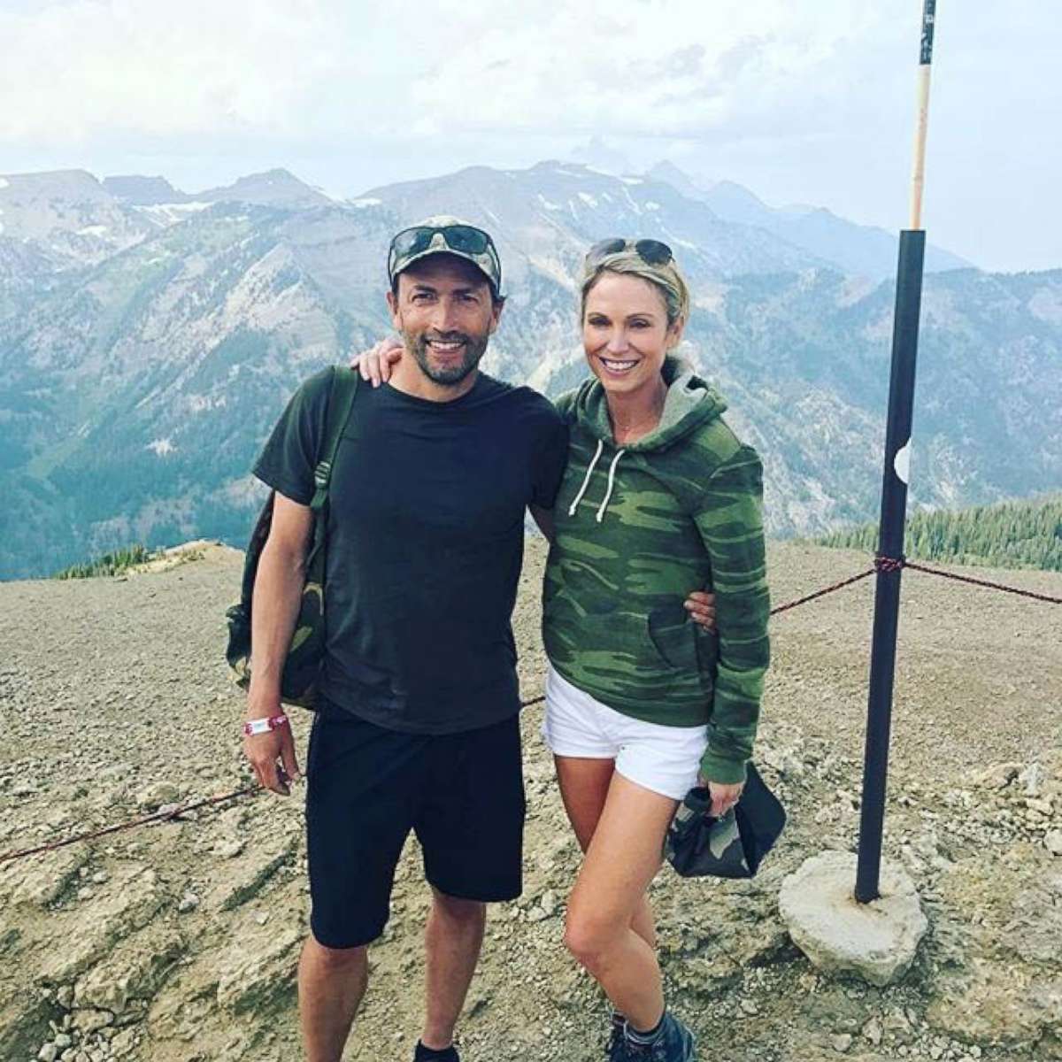 PHOTO: Amy Robach poses with her husband, Andrew Shue.