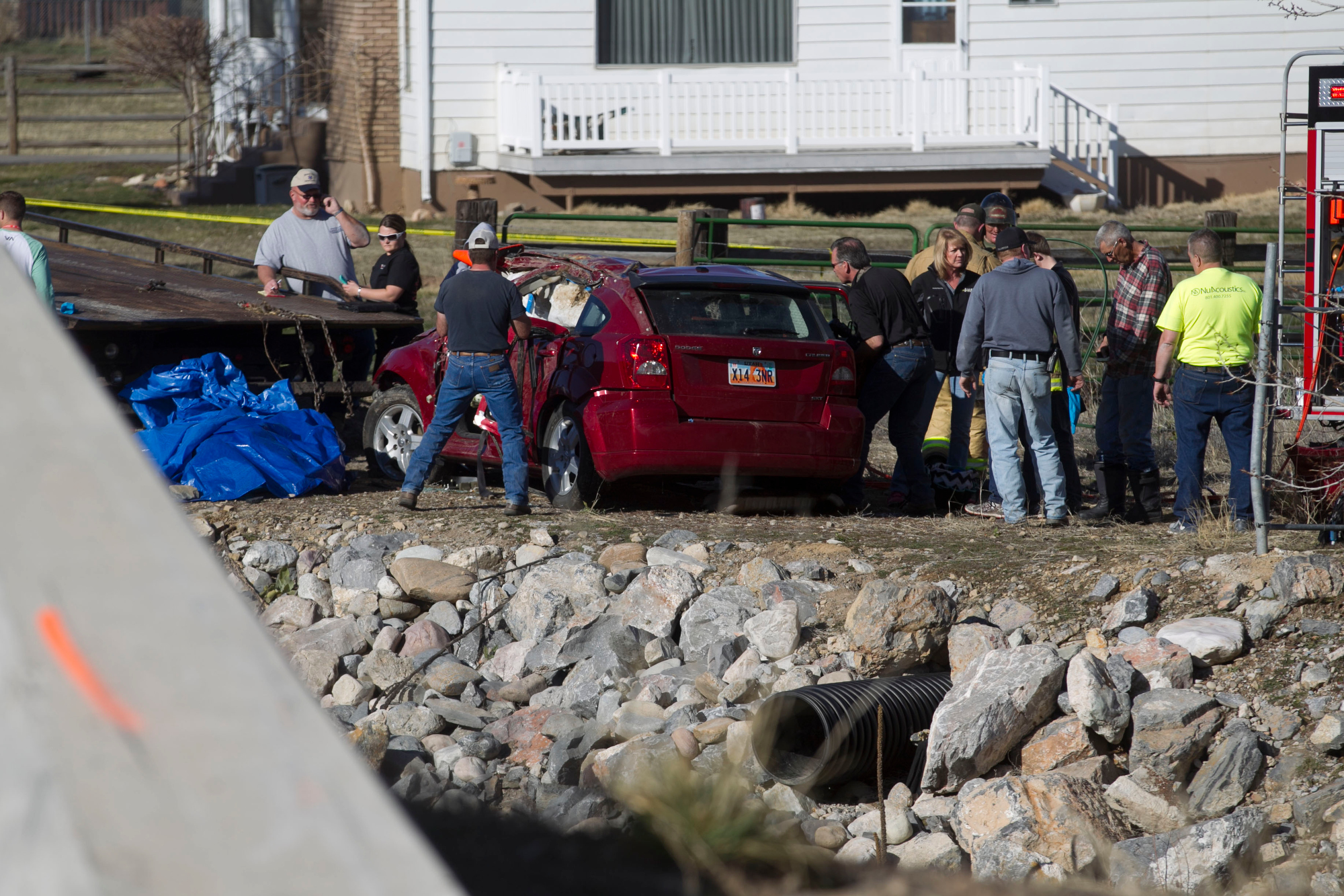 PHOTO: In this March 7, 2015 photo, officials respond to a report of car in the Spanish Fork River in Spanish Fork, Utah. An 18-month-old girl survived a car crash but her mother, Lynn Groesbeck, was found dead in the car, police said. 