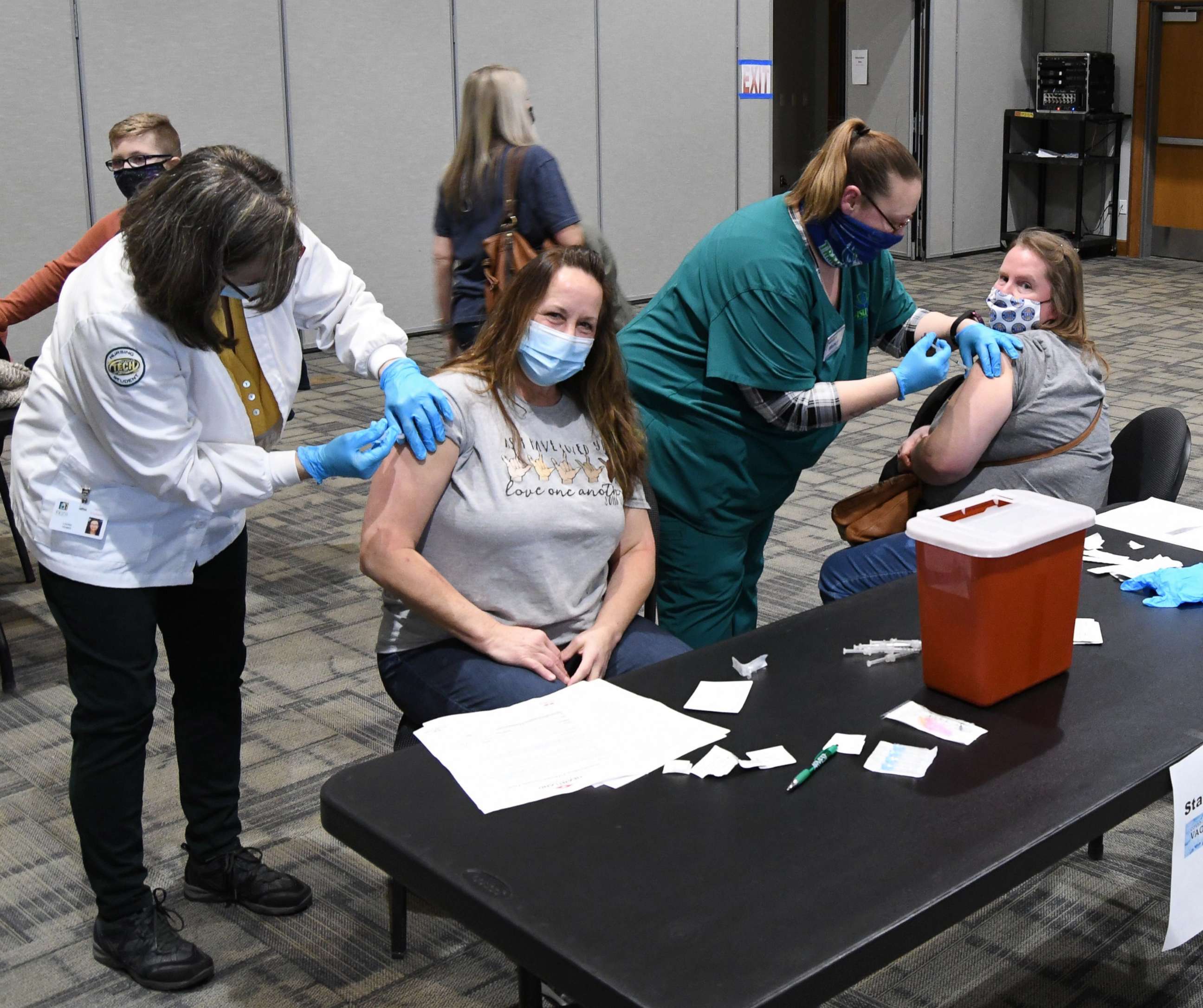 PHOTO: Jody Miller and Wanda Foster receive COVID-19 vaccines in Mountain Home, Ark., Jan. 22, 2021. 