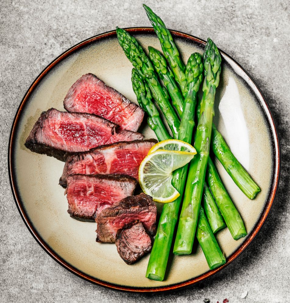 PHOTO: Sliced steak with asparagus is a good meal for someone on a keto diet.  