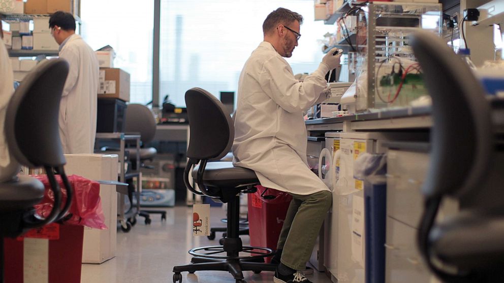 PHOTO: A scientist works in a lab at Biogen Inc. in Cambridge, Mass., Nov. 5, 2016. 