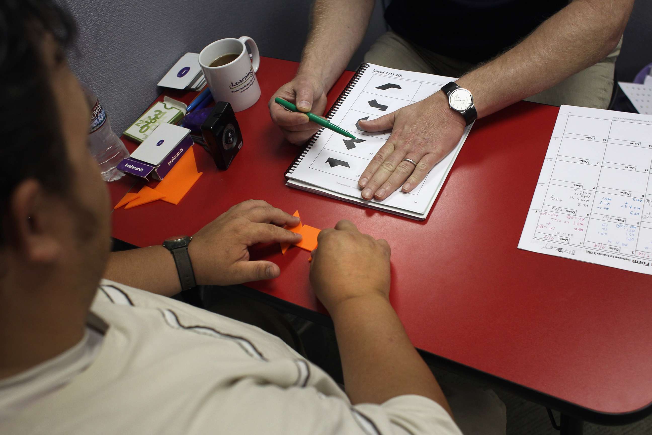 PHOTO: An Iraq War veteran who experienced traumatic brain injury in combat takes a memory quiz in Denver, Colo., Sept. 26, 2011.