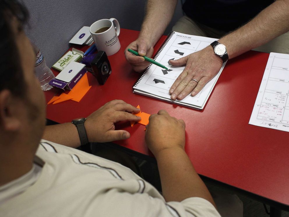 PHOTO: An Iraq War veteran who experienced traumatic brain injury in combat takes a memory quiz in Denver, Colo., Sept. 26, 2011.