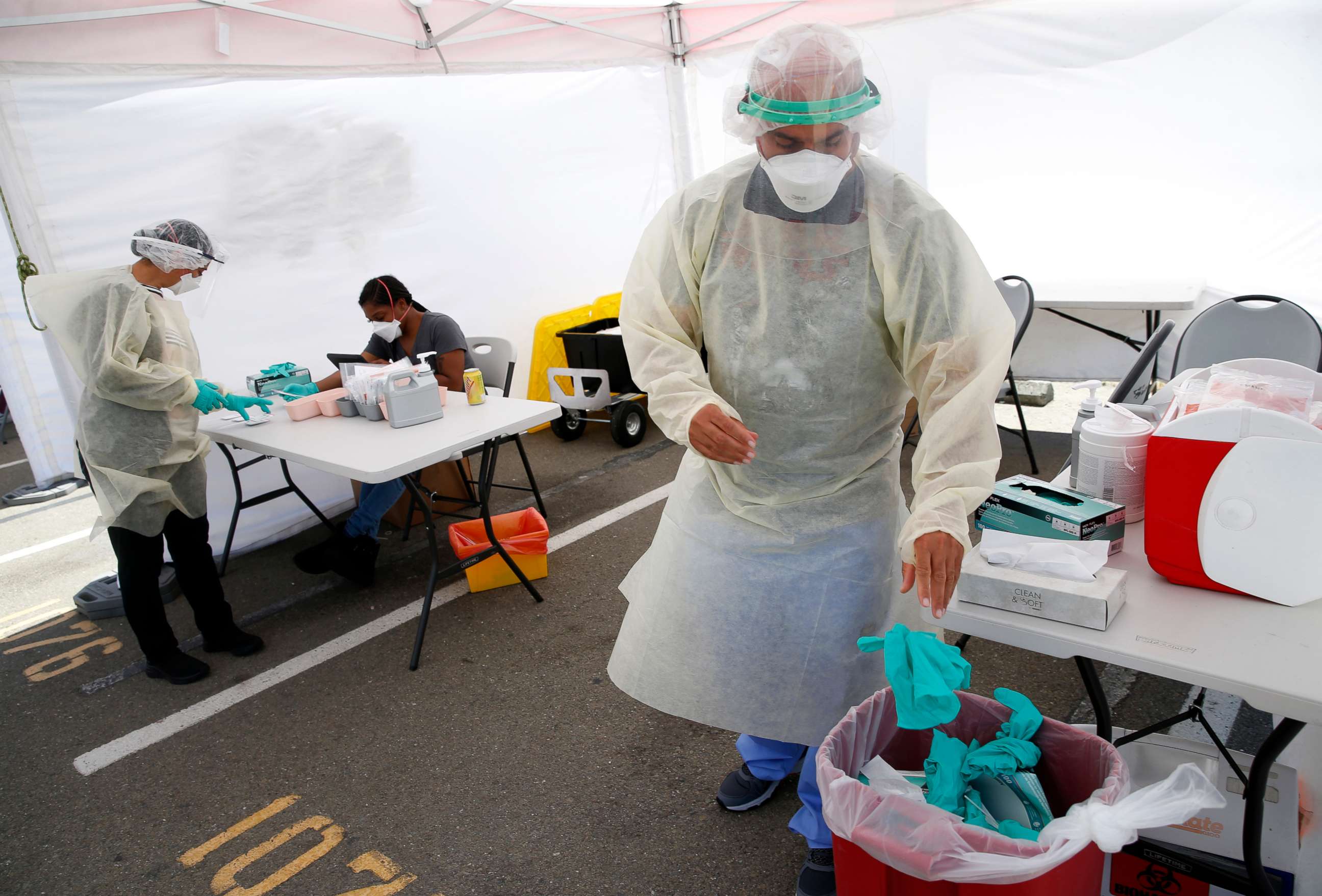 PHOTO: Medical staff wait for people to drive through at the Clinica de La Raza COVID-19 testing site along East 12th Street and Derby Avenue in Oakland, Calif., April 29, 2021.