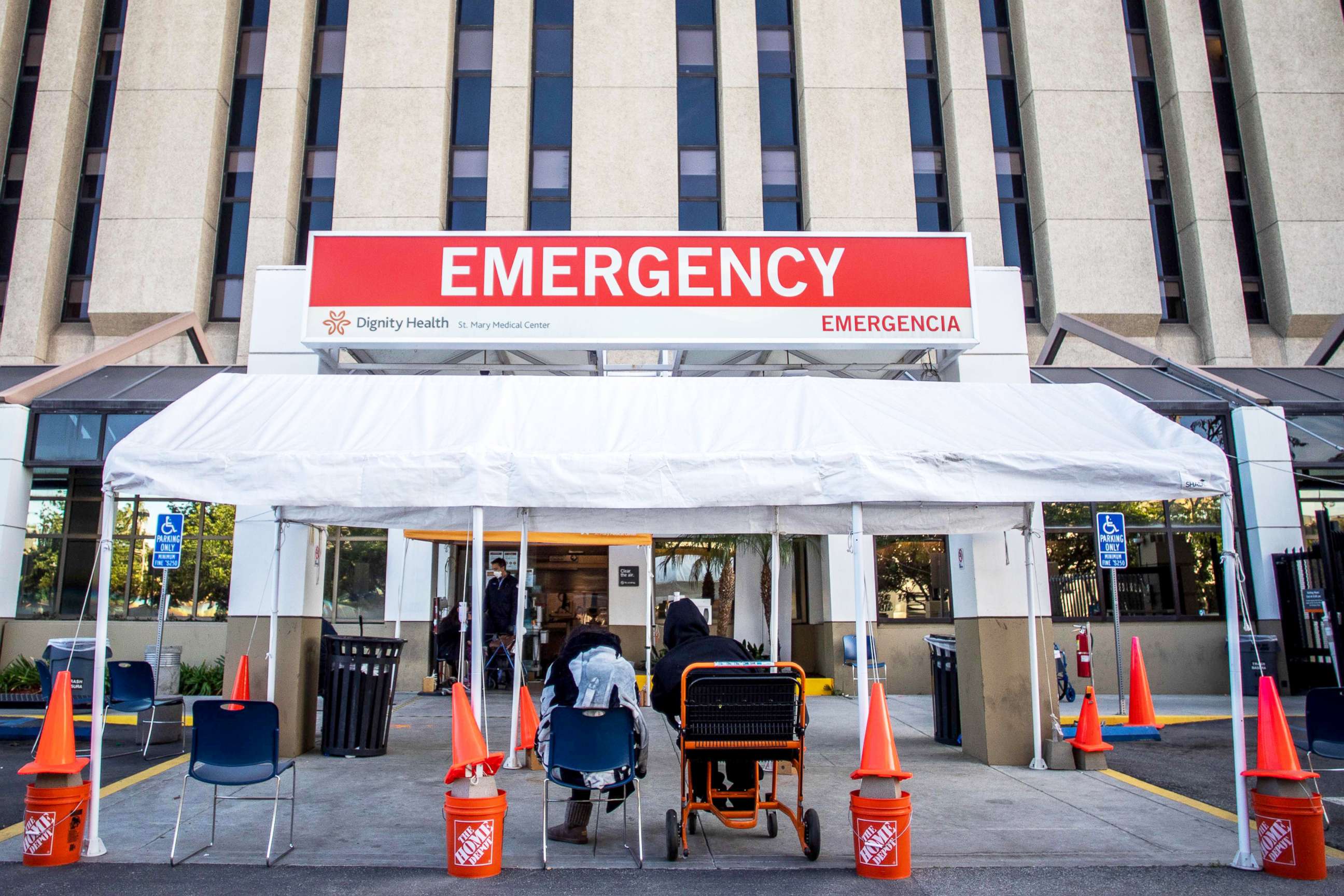 PHOTO: A triage area for patients with COVID-19 symptoms is created by a tent outside the Dignity Health - St. Mary Medical Center in Long Beach, Calif., Dec. 17. 2020.