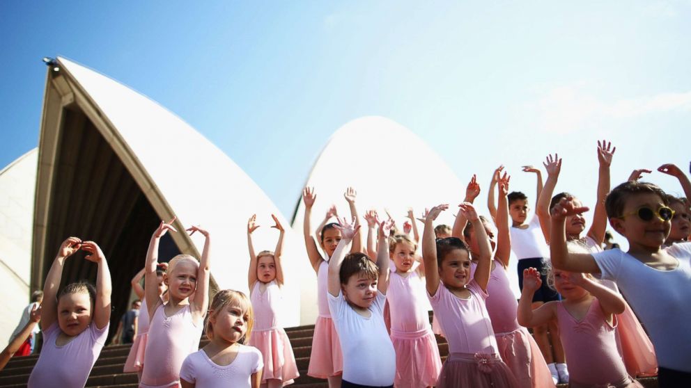 PHOTO: Young dancers perform during a outdoor ballet class on the steps of Sydney Opera House, on Oct. 9, 2015 in Sydney, Australia.