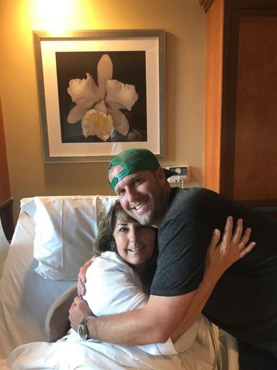 PHOTO: Michael Graydon and his mom, Carol Graydon, are photographed in an Alabama hospital prior to Carol Graydon donating her kidney.