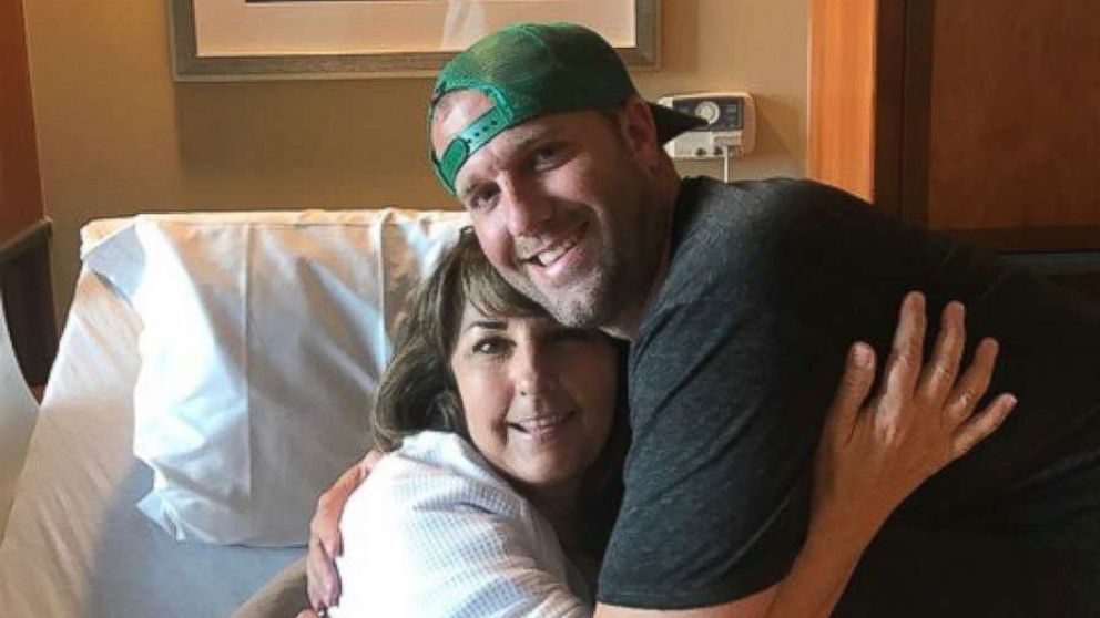 PHOTO: Michael Graydon and his mom, Carol Graydon, are photographed in an Alabama hospital prior to Carol Graydon donating her kidney.