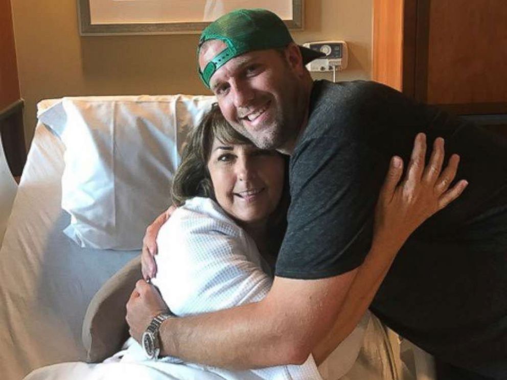 PHOTO: Michael Graydon and his mom, Carol Graydon, are photographed in an Alabama hospital prior to Carol Graydon donating her kidney.