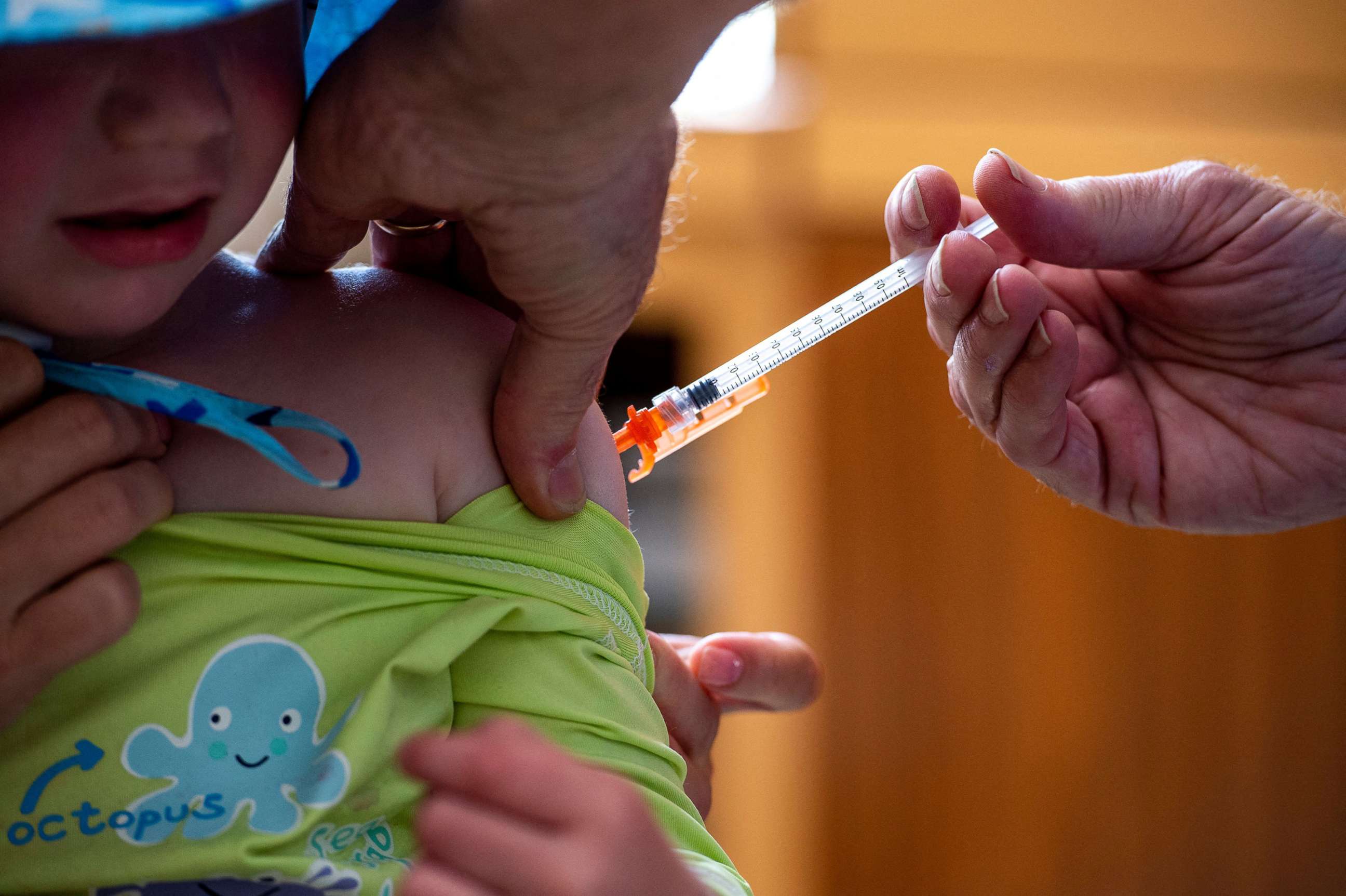 PHOTO: A three-year-old receives the COVID-19 vaccination, with Moderna, at Temple Beth Shalom in Needham, Mass., June 21, 2022.
