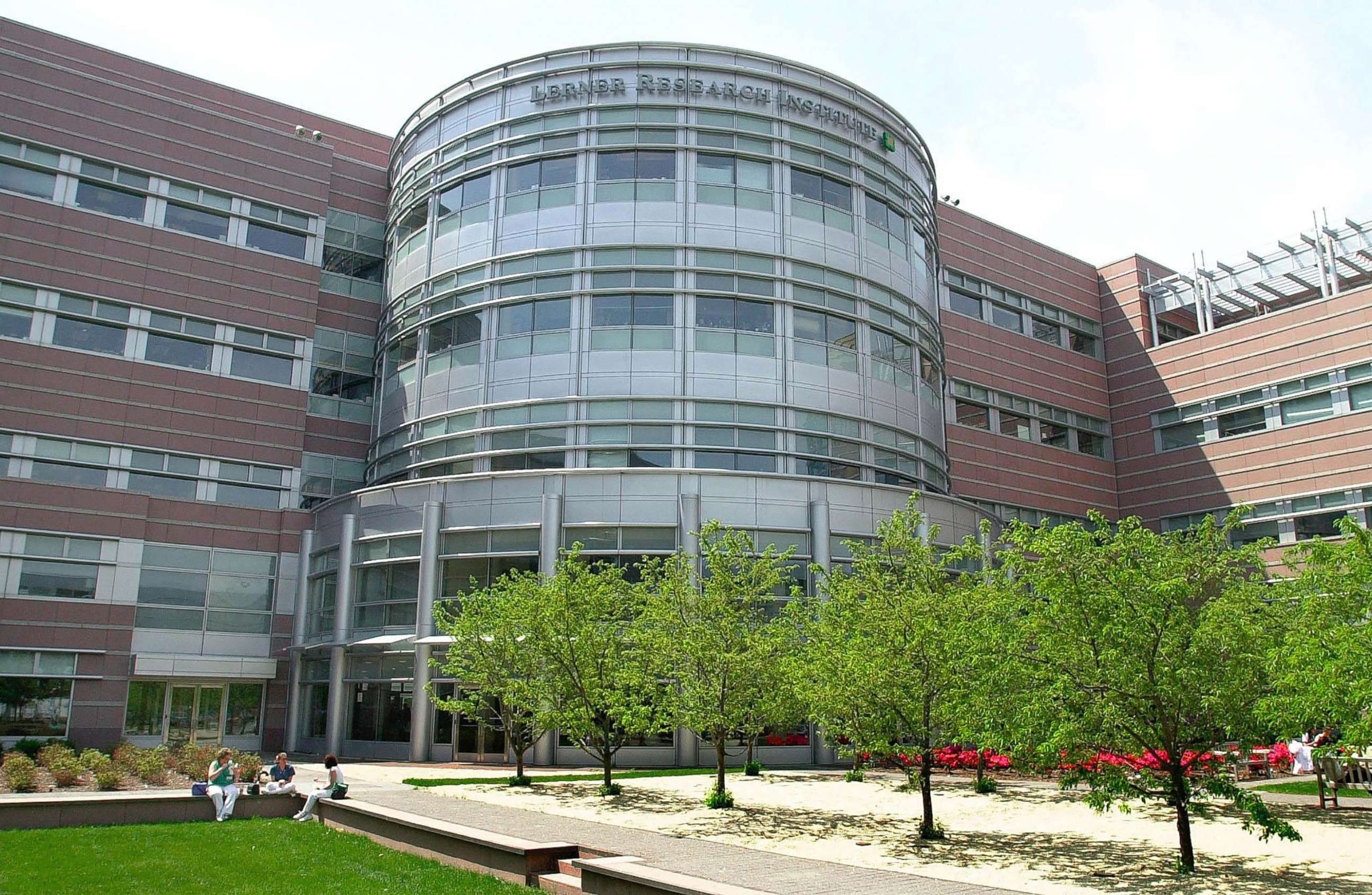 PHOTO: The Lerner Research Institute at the Cleveland Clinic in Cleveland, Ohio, May 10, 2001.