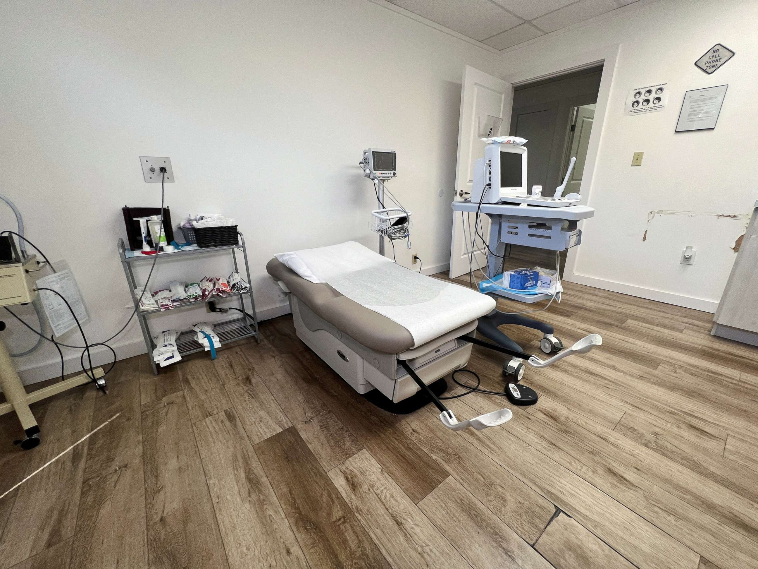 PHOTO: A medical bed sits in the procedure room where abortions once took place, inside Tulsa Women's Clinic, in Tulsa, Okla., June 20, 2022.