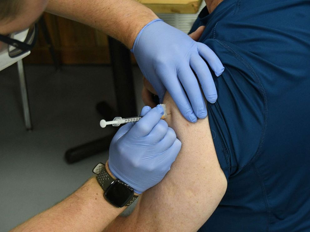 PHOTO: A COVID-19 booster shot is administered at a clinic in Mountain Home, Ark., Oct. 8, 2021.