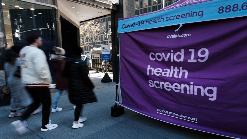 PHOTO: A COVID-19 testing site stands on a sidewalk in New York, Dec. 9, 2022.