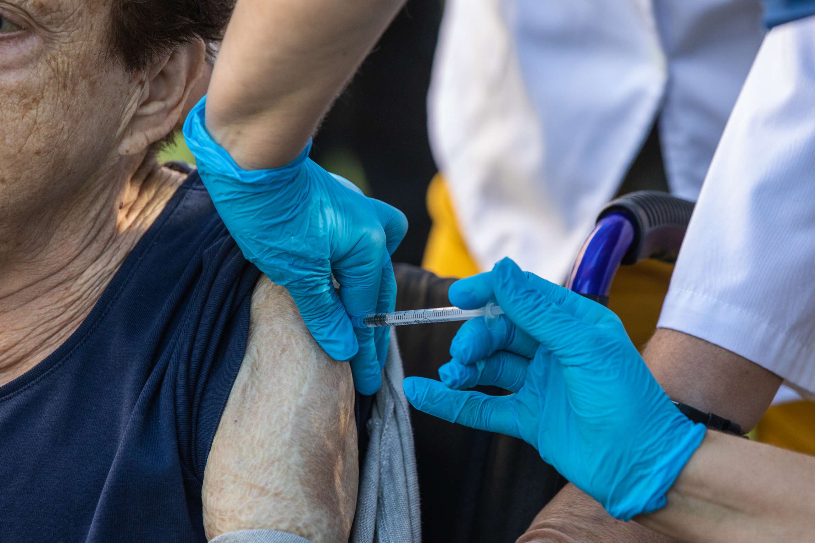 PHOTO: Josefa  Martínez, 87 years old, receives the fourth dose of Covid-19 and flu vaccine in the garden of the nursing home in Feixa Llarga on Sept. 26, 2022 in Barcelona.