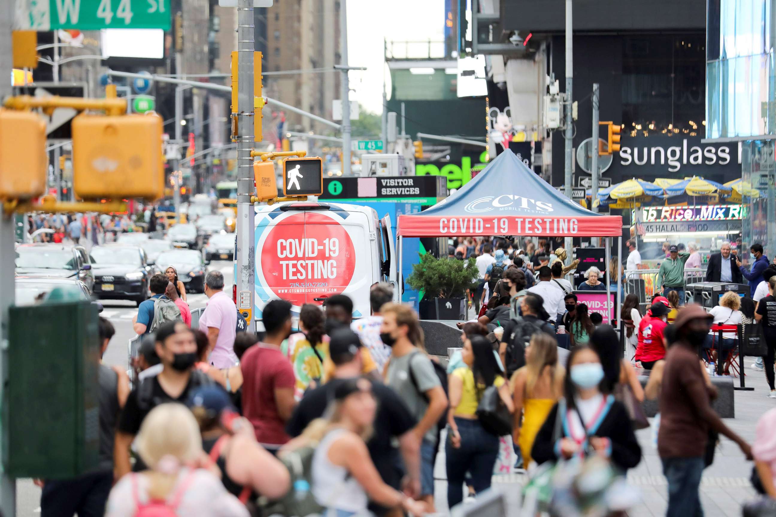 PHOTO:A mobile COVID-19 testing site operates in a busy street on Aug. 31, 2021 in New York City.