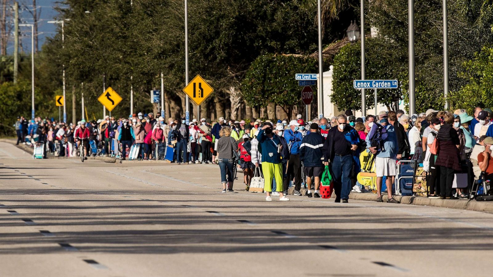 Long Lines For Covid 19 Vaccines Build In Florida Tennessee Puerto Rico Abc News