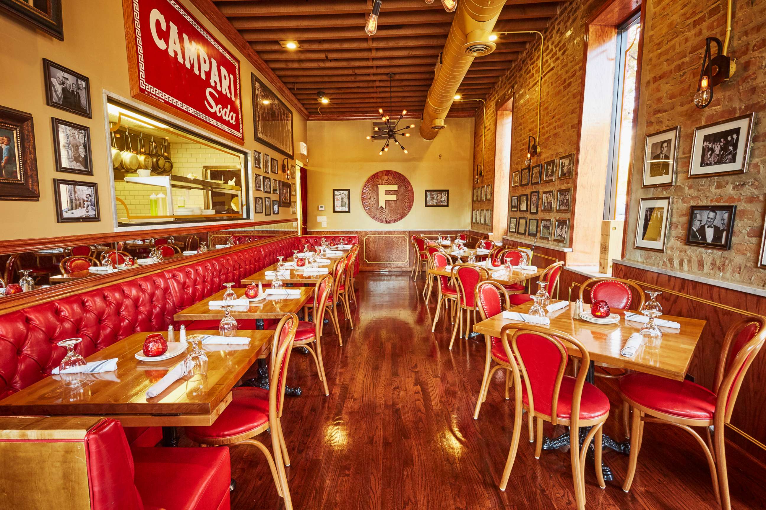 PHOTO: Franco's Ristorante in Chicago sits empty during the coronavirus pandemic.