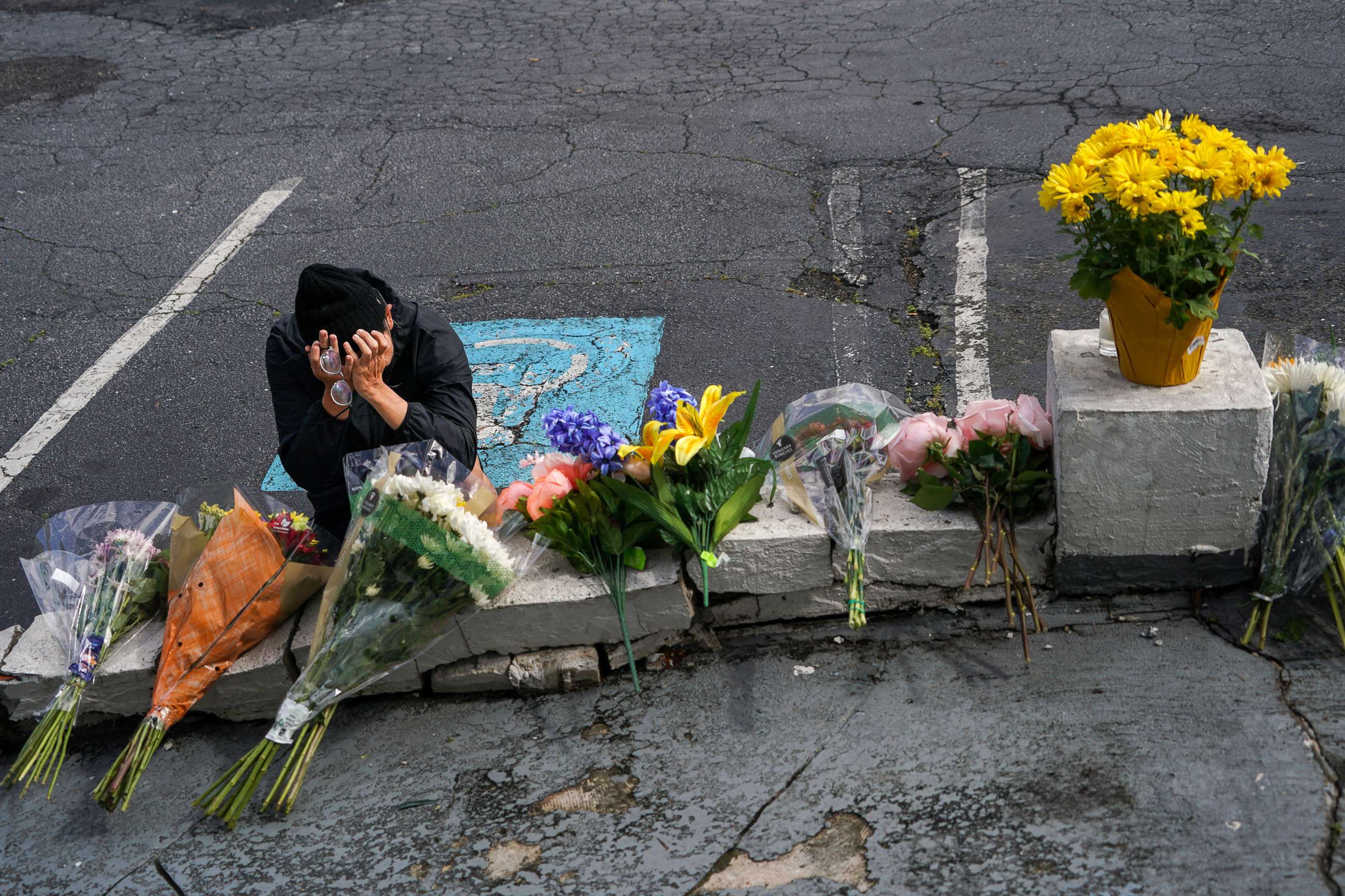 PHOTO: Woojin Kang, 27, cries at the makeshift memorial outside Gold Spa near Acworth, Ga., on March 18, 2021.