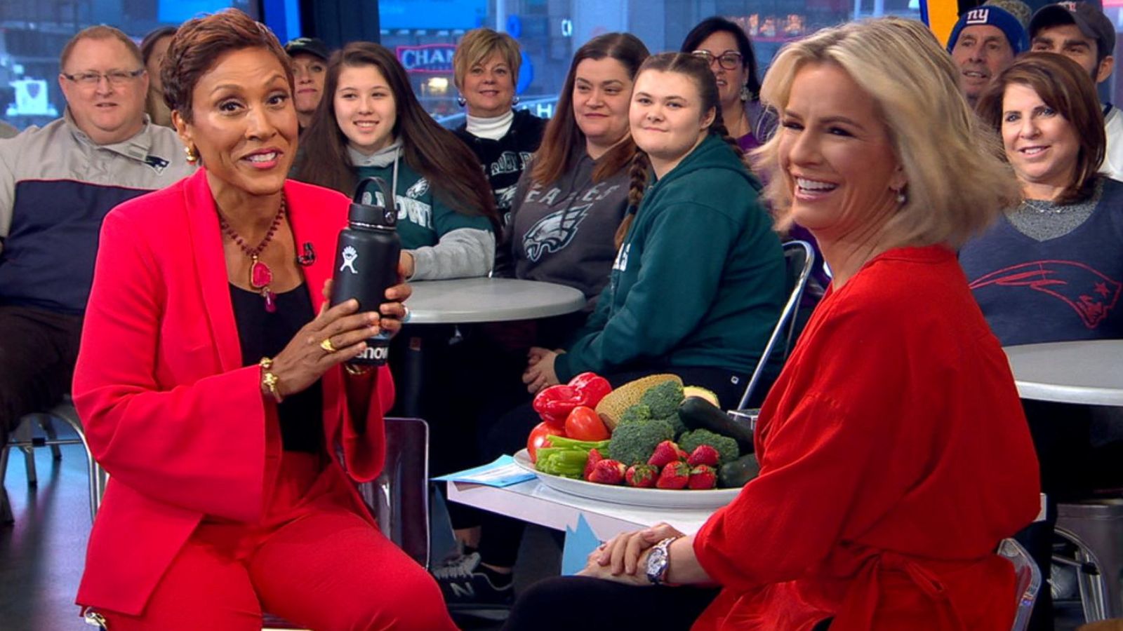 PHOTO: ABC News' Robin Roberts and Dr. Jennifer Ashton have pledged to drink more water in the month of February.