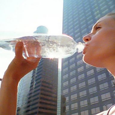 PHOTO: ABC News' Robin Roberts and Dr. Jennifer Ashton have pledged to drink more water in the month of February.
