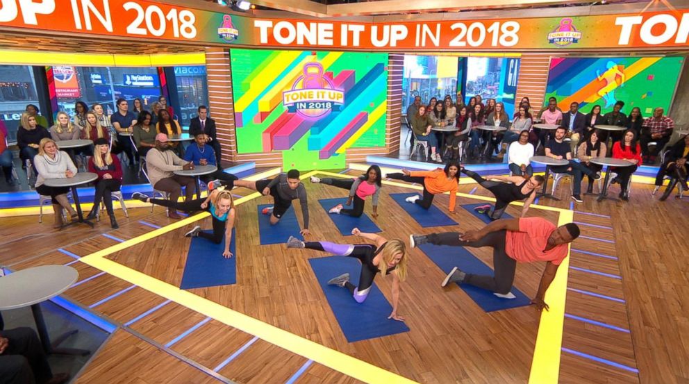 PHOTO: Celebrity trainer Tracy Anderson demonstrates an at-home exercise on "Good Morning America."