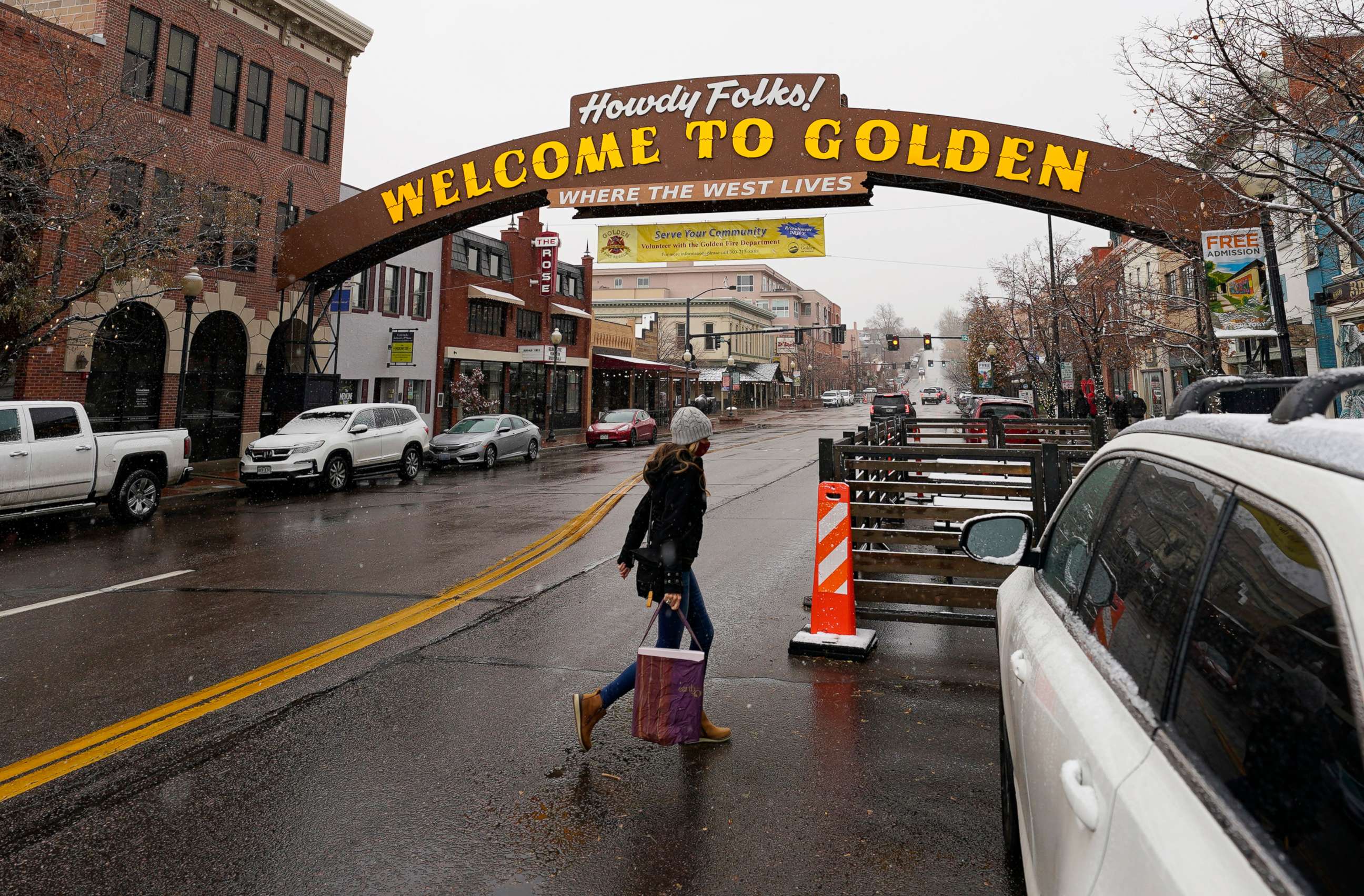 PHOTO: A shopper crosses Washington Street on Nov. 9, 2020, in Golden, Colo.