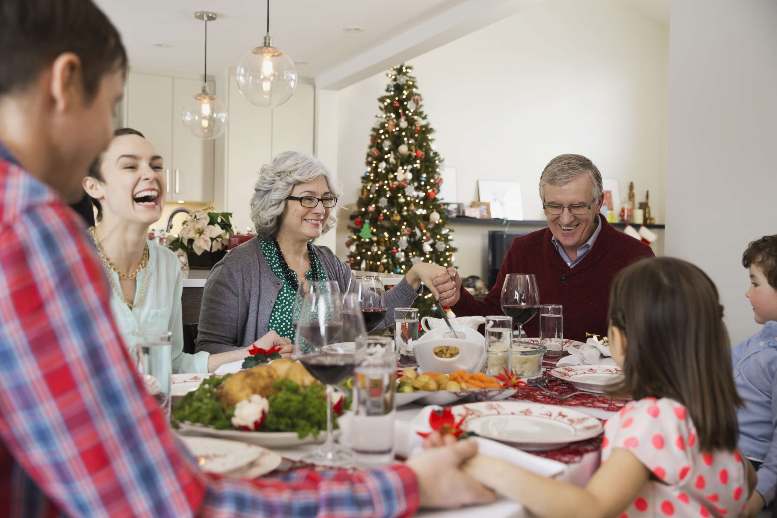 PHOTO: This stock photo depicts a family sitting down to a Christmas dinner.