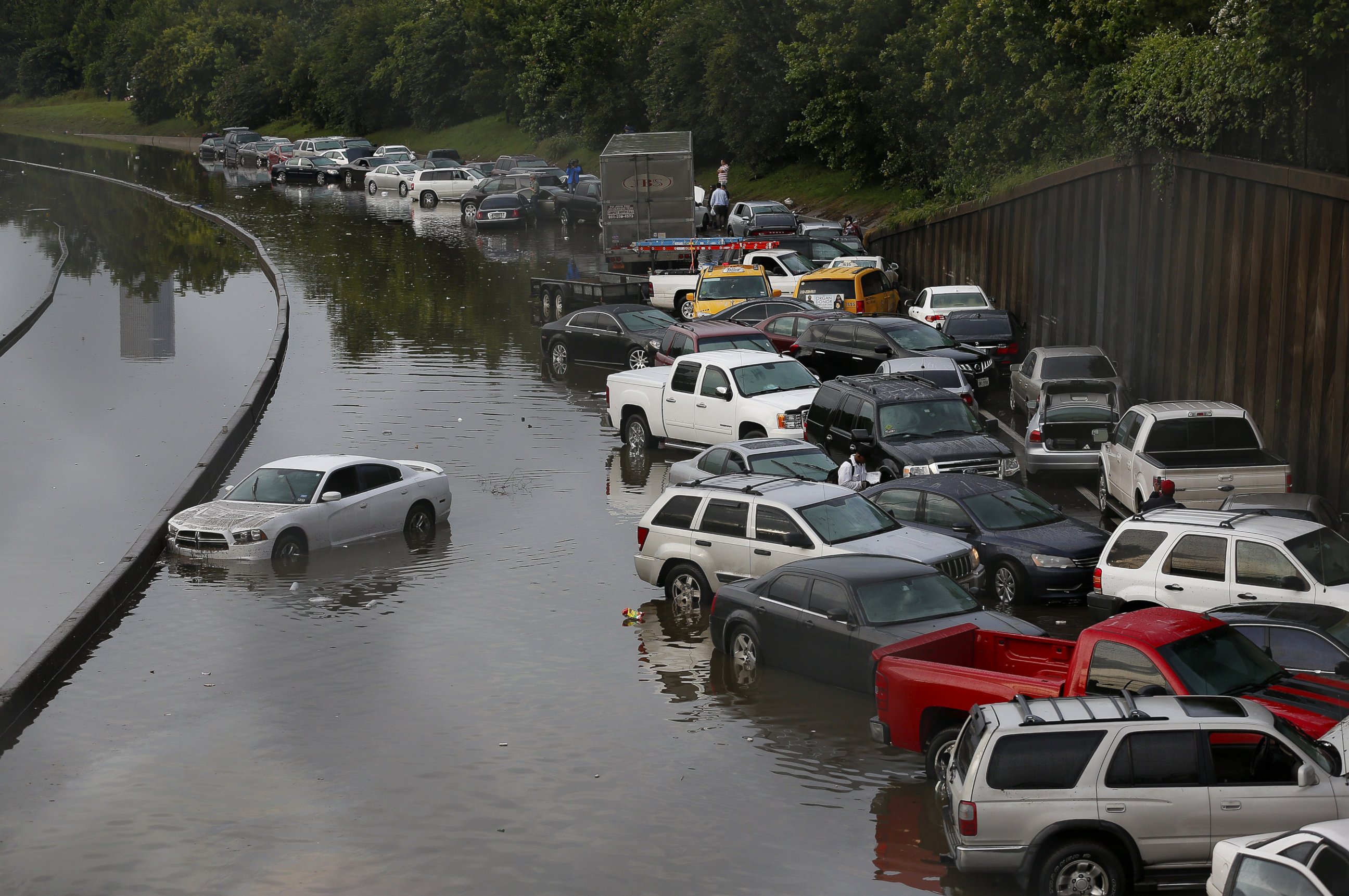 PHOTO: Vehicles sit stranded on a flooded Interstate 45 in Houston, Texas on May 26, 2015.