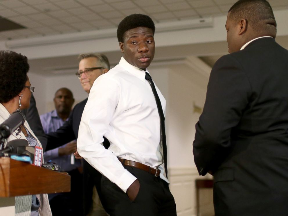 PHOTO: Karsiah Duncan, the son of Ebola victim Thomas Eric Duncan, leaves after speaking to the media at the Wilshire Baptist Church on Oct. 7, 2014 in Dallas, Texas.