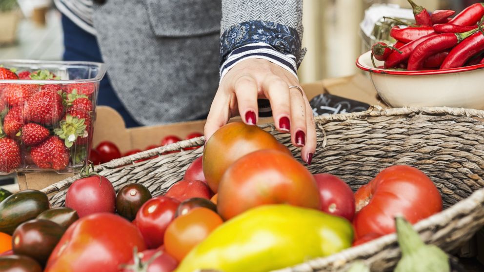 7 Ways a Nutritionist Saves Money on Healthy Food